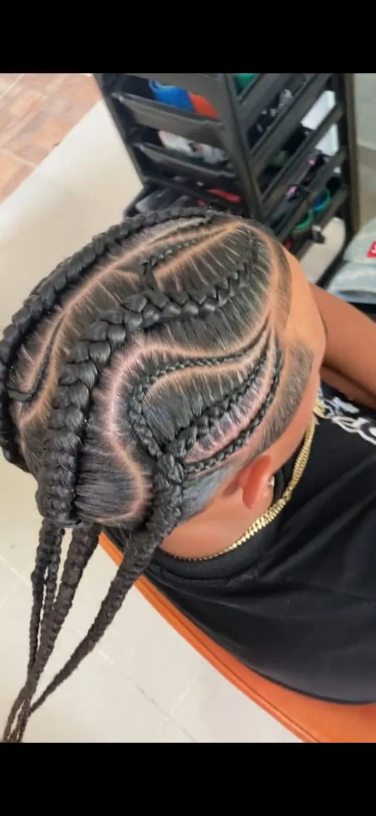 Trenzas laterales con divisiones curvas