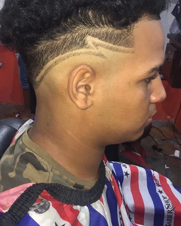Líneas laterales personalizadas realizadas por Luis Barbershop