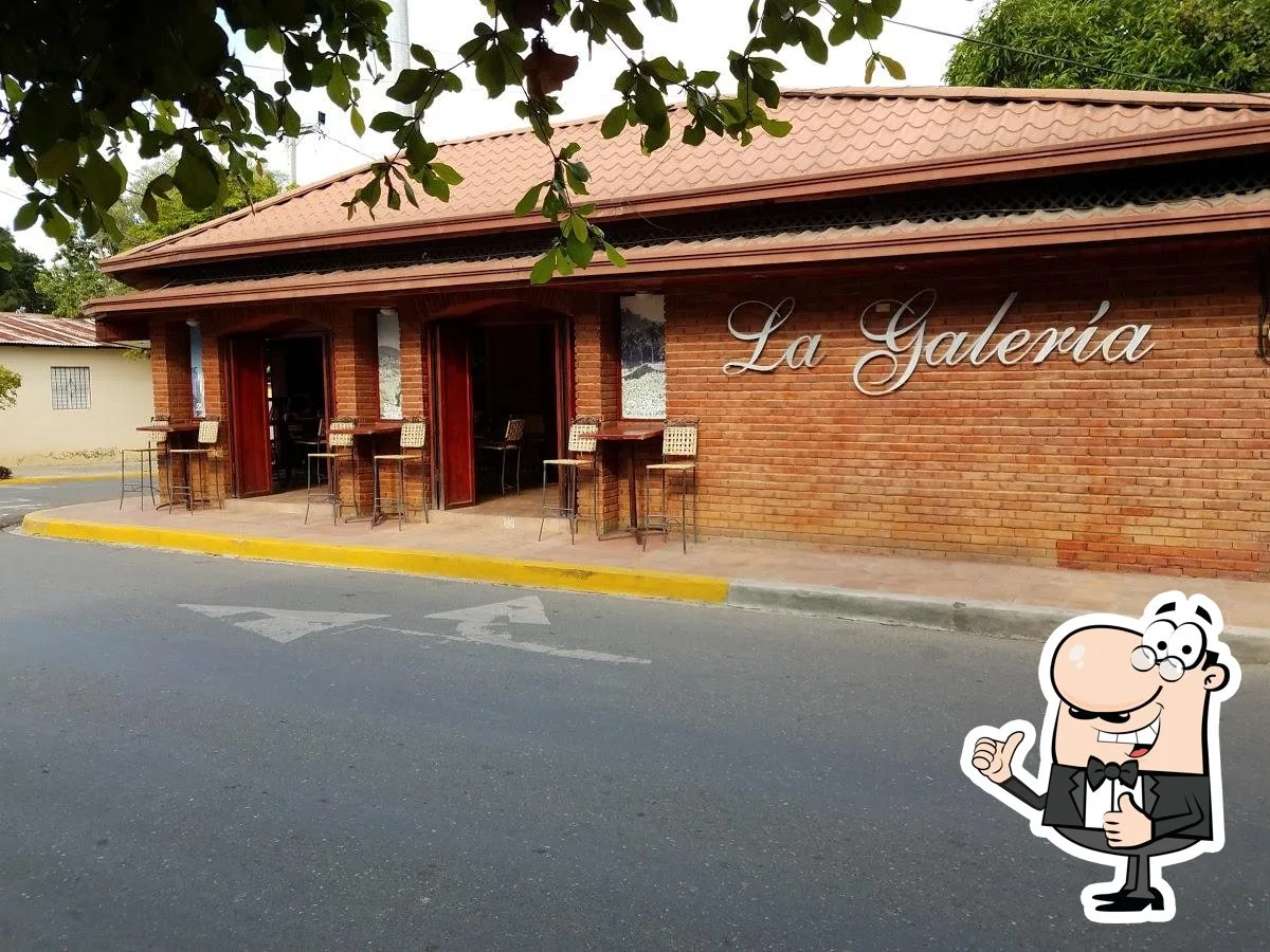 Vista exterior completa del restaurante La Galeria